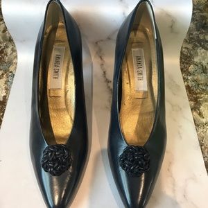 Amanda Smith Women’s Leather Navy Pumps, Size 10M.